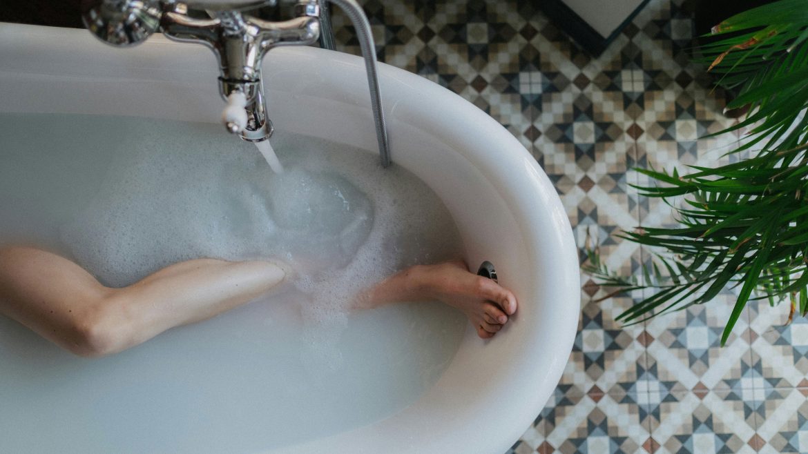 Sex in a Bathtub: Safety Tips Couples Should Know